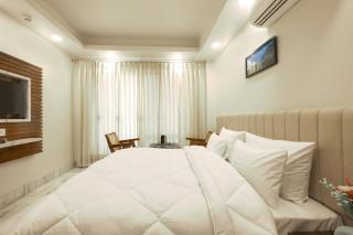 Tranquil 2BR Oasis with Balcony & Bathtub - Gurgaon - 4