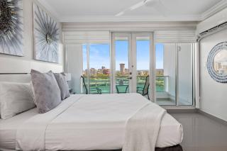 Sunrise View Studio | Balcony & Pool Access - San Juan - 0