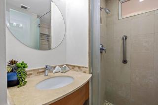 Sunrise View Studio | Balcony & Pool Access - San Juan - 1