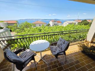 LEO ROOM 2 NV - Room for 2-3 persons with bathroom, balcony (no kitchen) - Novi Vinodolski - 0