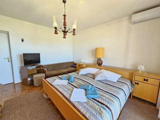 LEO ROOM 2 NV - Room for 2-3 persons with bathroom, balcony (no kitchen) - Novi Vinodolski - 5