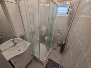 LEO ROOM 2 NV - Room for 2-3 persons with bathroom, balcony (no kitchen) - Novi Vinodolski - 4