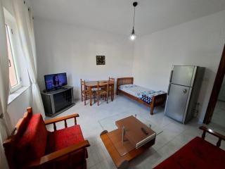 Tirana Apartment City Stay , Free Parking & Balcony - Tirana - 8