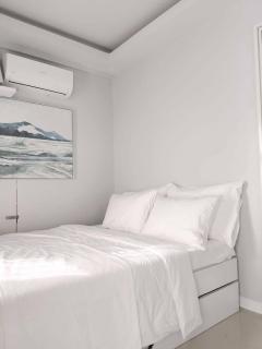 Urban Oasis with Skyline View - 4