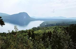 Cozy Stay with Balcony, BBQ & Trails, Near Lake Lyster - Coaticook - 5