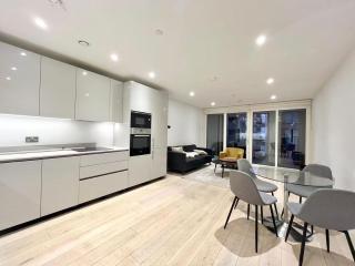 Modern two bed room flat at Elephant Castle - 1