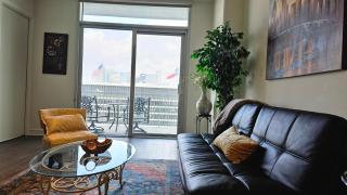 Luxury Highrise in Midtown - Skyline Views and Chic Decor - 4