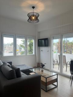 Laura City Apartments by the Sea - Lampi - 9