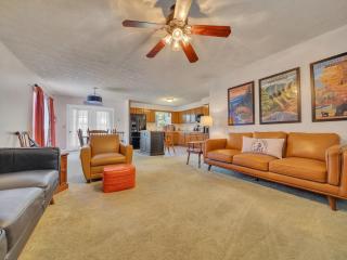 Smoky Mtn Retro home - 3