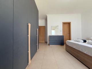 Seaview Jacuzzi 3BR Penthouse - Is-Swieqi - 2
