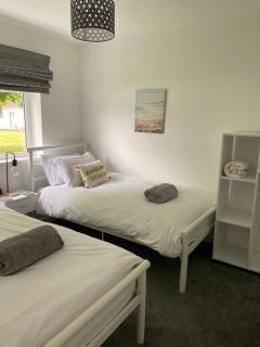 37 Gower holiday village Ty Seren Cosy 2 bedroom chalet - 1