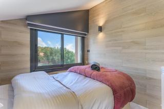 Cozy Chalet Stay with AC - 8