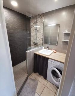 Appartement cosy, petite terasse, place de parking privée proche tout commerces - Arpajon-sur-Cère - 1