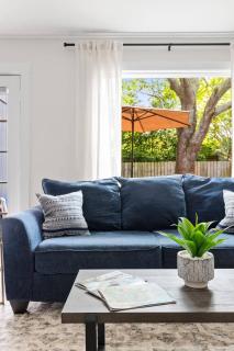 Renovated 3BR -Sleeps 8 - Grill, Beach, Dining, Downtown Fun - Charleston - 0