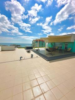 Summerland-Mamaia Beautiful Penthouse - 3