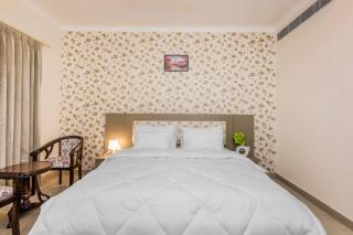 Eco-chic haven in Gurgaon with balcony - Gurgaon - 8