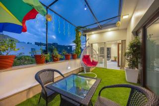 Penthouse with Jacuzzi steam bath &foot massage - Gurgaon - 0