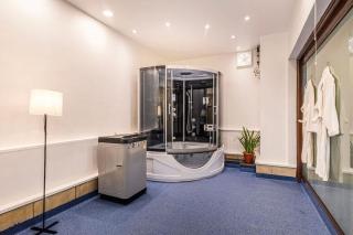 Penthouse with Jacuzzi steam bath &foot massage - Gurgaon - 9