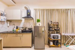 Penthouse with Jacuzzi steam bath &foot massage - Gurgaon - 7