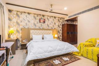 Penthouse with Jacuzzi steam bath &foot massage - Gurgaon - 8