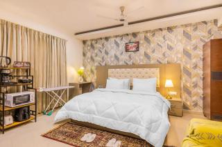Penthouse with Jacuzzi steam bath &foot massage - Gurgaon - 5