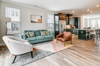 2 Mi to Uptown Charlotte Townhome with Balconies! - 0