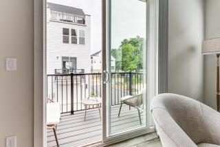 2 Mi to Uptown Charlotte Townhome with Balconies! - 6
