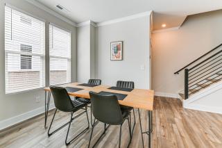 2 Mi to Uptown Charlotte Townhome with Balconies! - 4