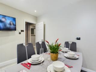 Elegant 3Bed Family Home in Chadwell Heath Pass the Keys - 0