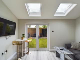 Elegant 3Bed Family Home in Chadwell Heath Pass the Keys - 3