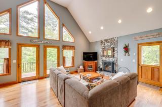 Ski, Hike and Fish Chalet with Hot Tub in Conway - Conway - 9