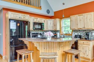 Ski, Hike and Fish Chalet with Hot Tub in Conway - Conway - 8