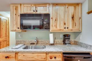 Ski, Hike and Fish Chalet with Hot Tub in Conway - Conway - 6
