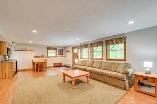 Ski, Hike and Fish Chalet with Hot Tub in Conway - Conway - 5