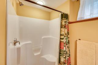 Ski, Hike and Fish Chalet with Hot Tub in Conway - Conway - 2