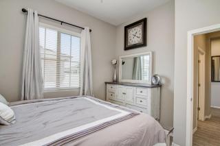 Executive Apartment Smart home, King Bed, Pool and Gym, Cute Back Yard - 4