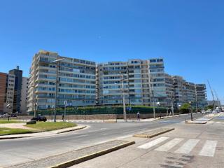 Frente al mar con piletas - 7