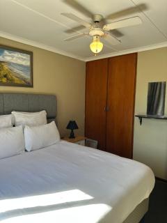 BlueHive guesthouse L - Port Edward - 2