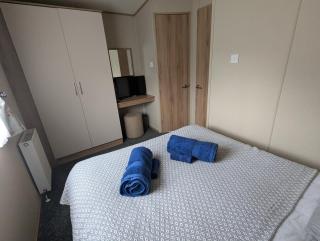 Hot Tub Getaways The Oakley 8 berth caravan with hot tub and quiet setting - Tattershall - 6
