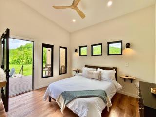 NEW! Hiker's Haven | Hot Tub | Private River | Lux - Stanton - 7