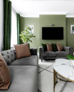 Family Apartment Steps from Hyde Park & Oxford St - 2