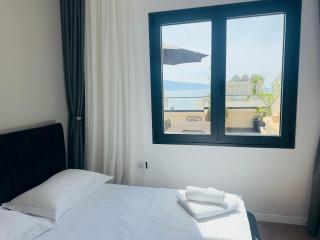 Seafront Penthouse with Sunset Views & Jacuzzi - Valona - 5