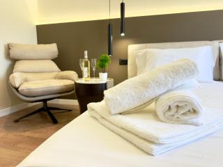 Seafront Penthouse with Sunset Views & Jacuzzi - Valona - 2