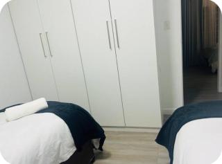 4beds,3 bedrooms,Braai,Full kitchen - 7