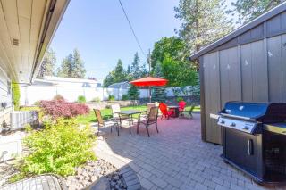 Spacious 3BR Family Retreat w Fire Pit BBQ Smart TVs & More - Spokane Valley - 8