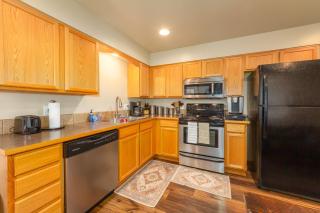 Spacious 3BR Family Retreat w Fire Pit BBQ Smart TVs & More - Spokane Valley - 6
