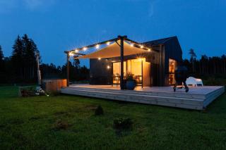 Riverside tiny house with hot tub - 0