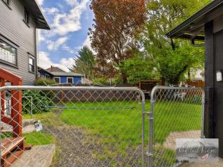 AC! Family Space-Retro Home in Historic Albany - 7