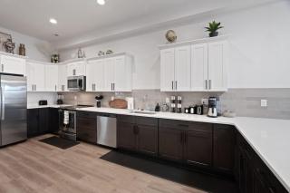 Stunning 3-Bed Retreat in the Heart of Downtown - Spokane - 2