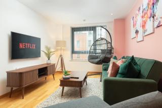 Town Centre Stay, 2 Bed 2 Bath, Sleeps up to 7 - 0